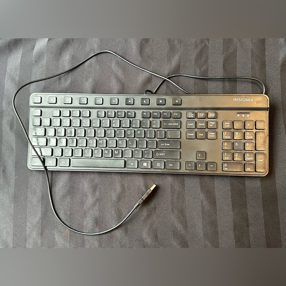 Insignia keyboard black usb with cord